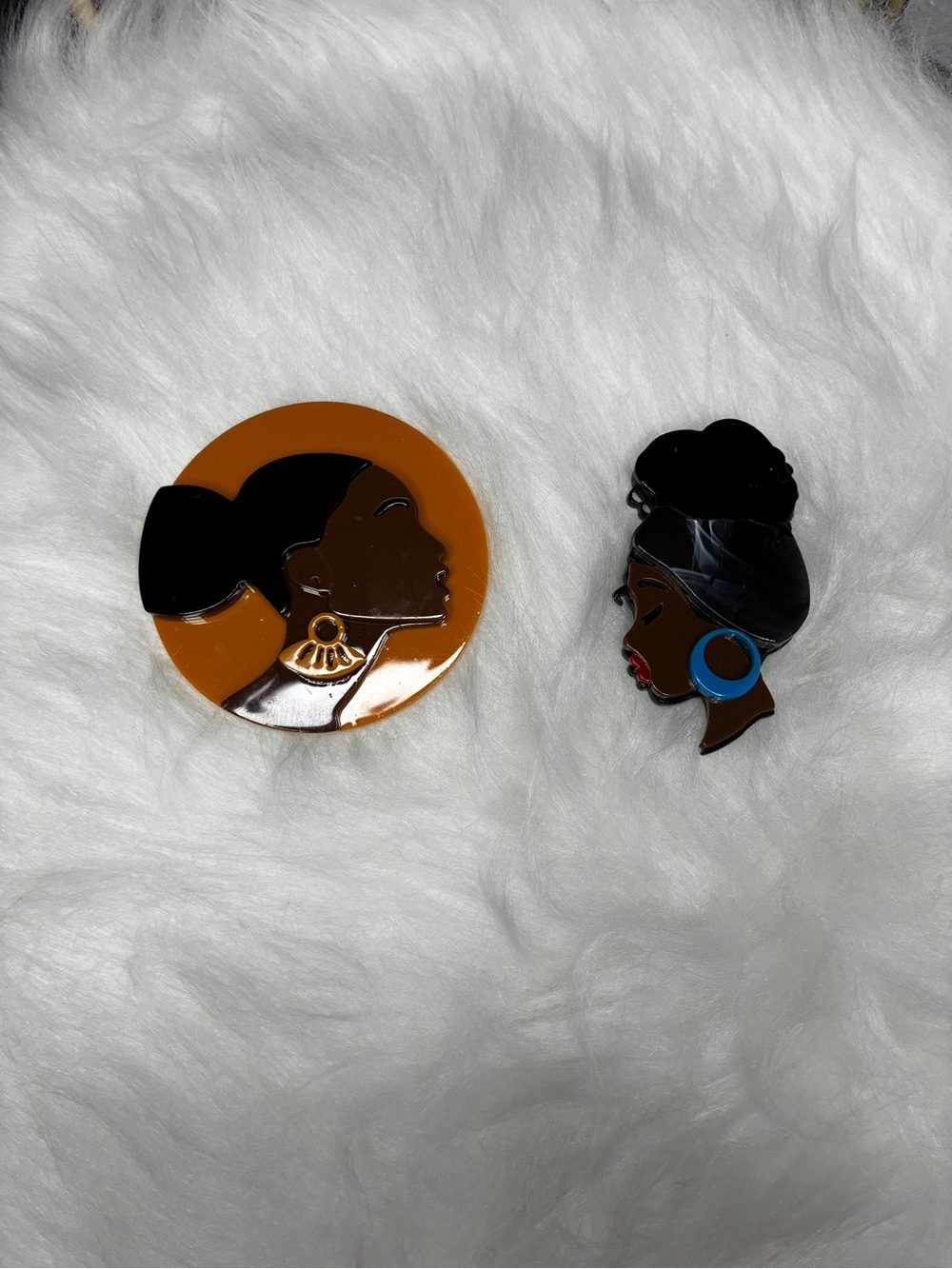 Black Silhouette Round and Profile Woman Brooch Set in Brown and Black